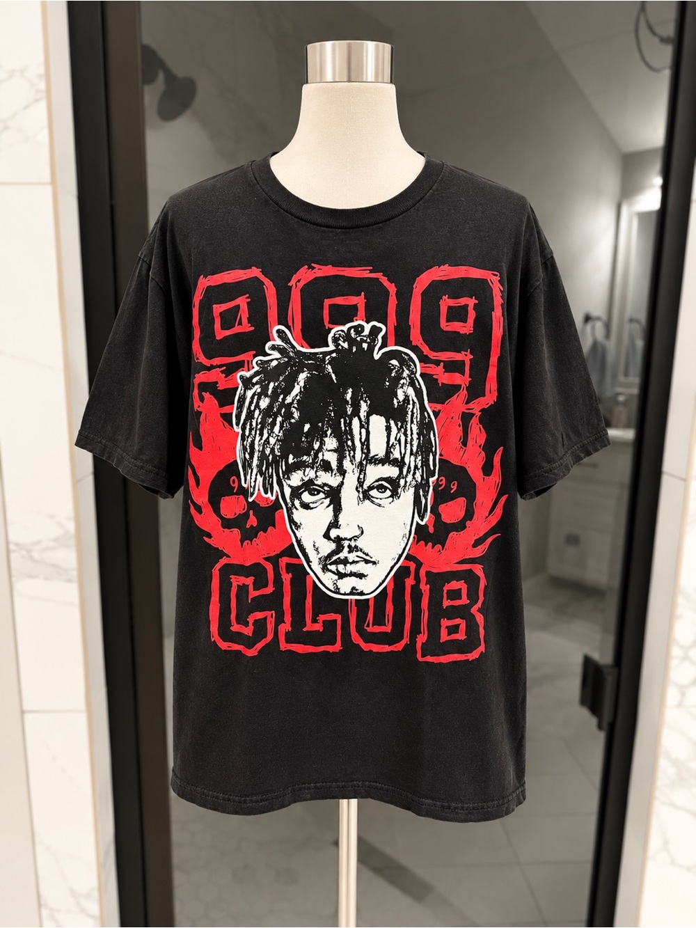 Black Short-Sleeve Graphic Tee with Red '999 Club' Print